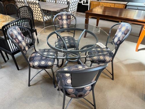 May Wk 4 Puff Round Dining Set Gunmetal Glass with Round Pattern texture - $449